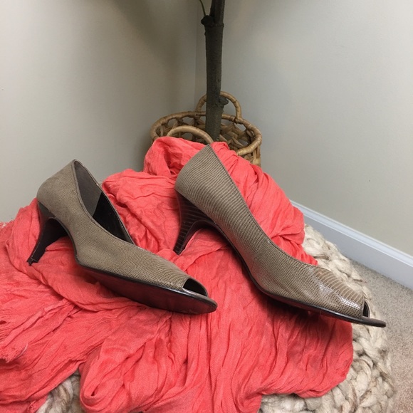 Tan soft snake skin peep toes - Picture 3 of 5